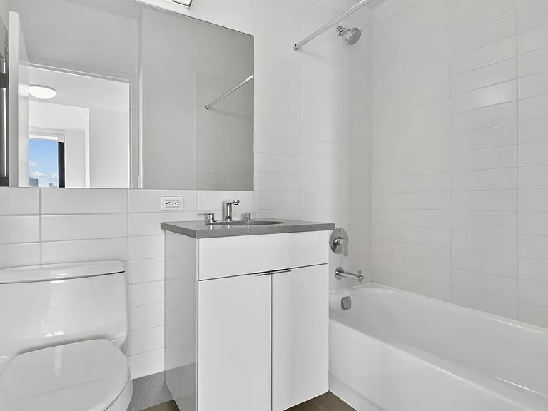 Columbus Cir #S35C — Photo 19