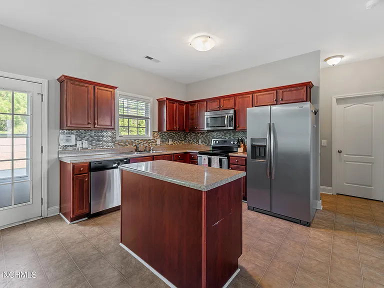 270 Silver Hills Dr — Photo 8
