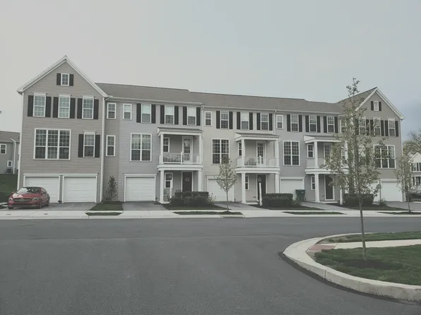 527 Fawn Ln, Hummelstown, PA 17036