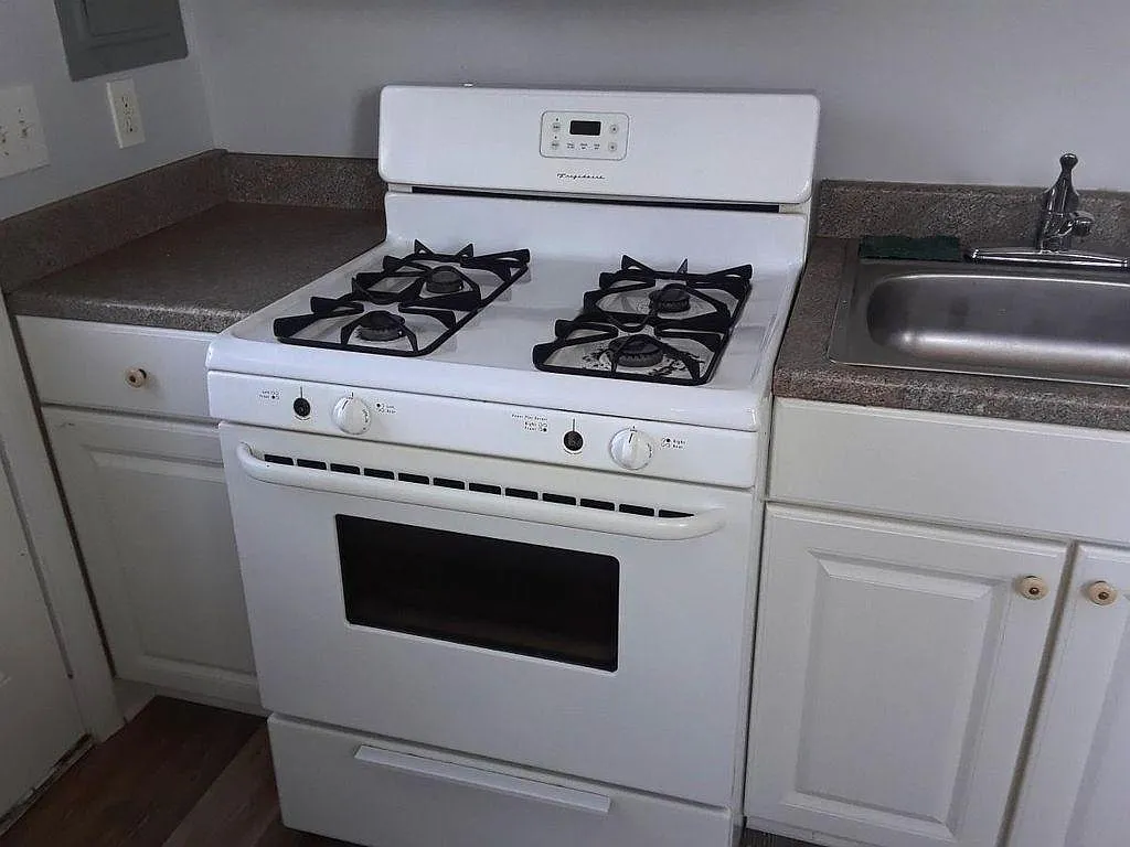 2 bed, 700 sqft, $1,150 — Photo 3