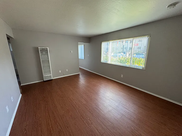 2070 Latham St #8 — Photo 7