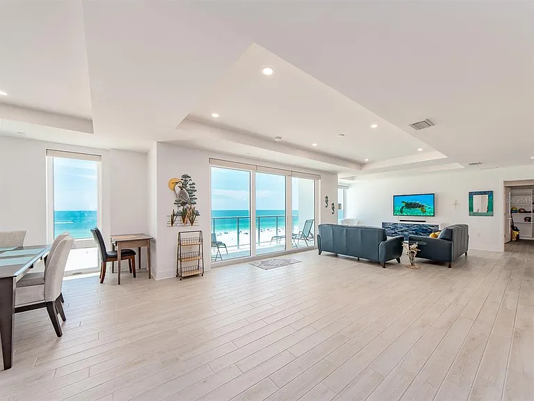 15 Avalon St #701 — Photo 4