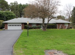 2365 Algonquin Rd, Niskayuna, NY 12309