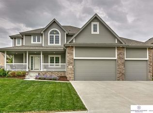 511 S 197th St, Elkhorn, NE 68022