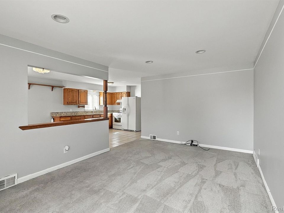 28793 Groveland St, photo 6