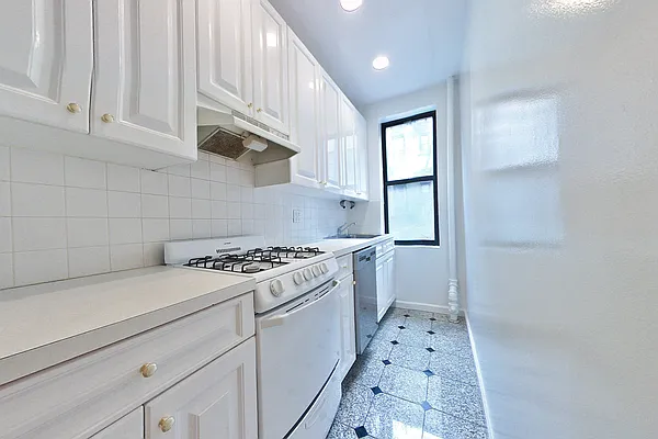 Rented by CitySites Real Estate Group | media 3