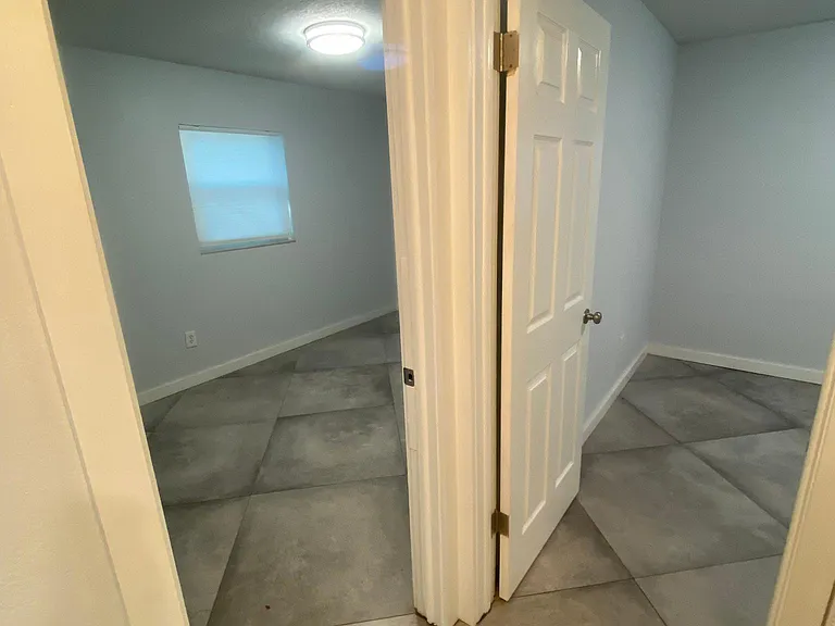 1721 W Walnut St — Photo 5