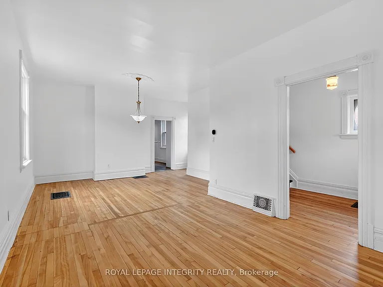 56 Grosvenor Ave — Photo 8