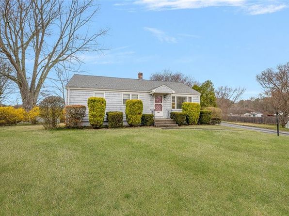 21 Parsonage Dr, Warwick, RI 02889