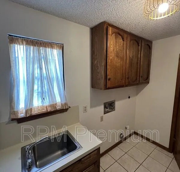 13936 Cayuga Dr — Photo 15