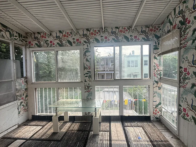 1433 Saint Lawrence Ave — Photo 13