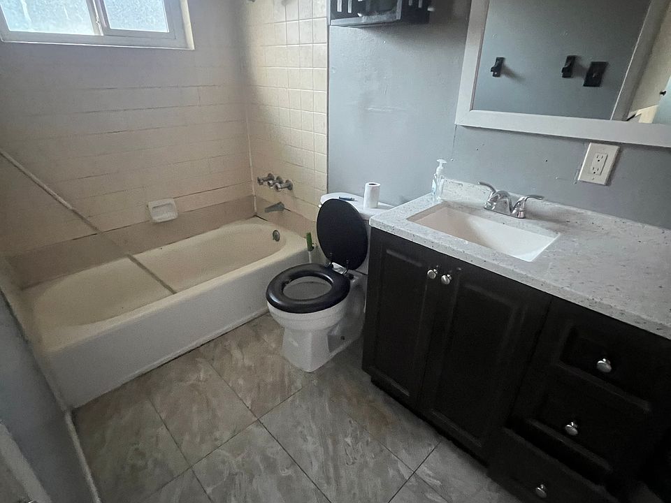 1st image of 25039 Cypress Ave APT 8