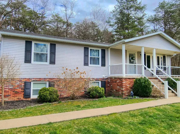 1 Aspen Ct, Lock Haven, PA 17745