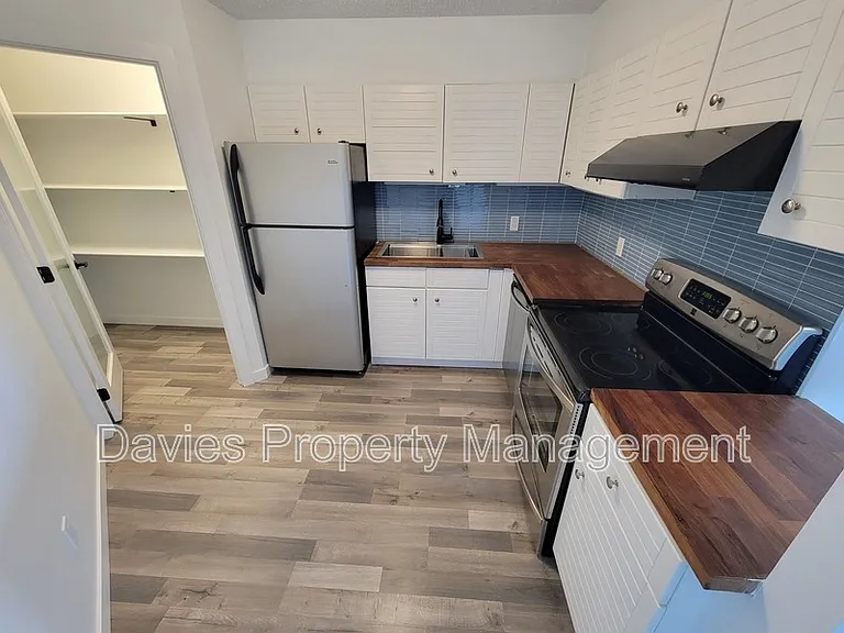 10149 Saskatchewan Dr NW #401 — Photo 3