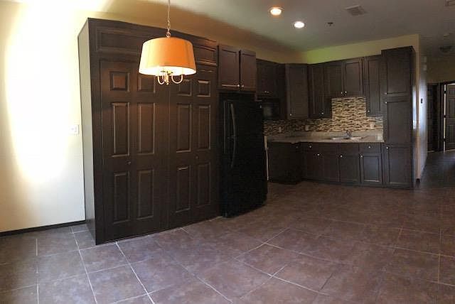 1st image of 812 E Daffodil Ave