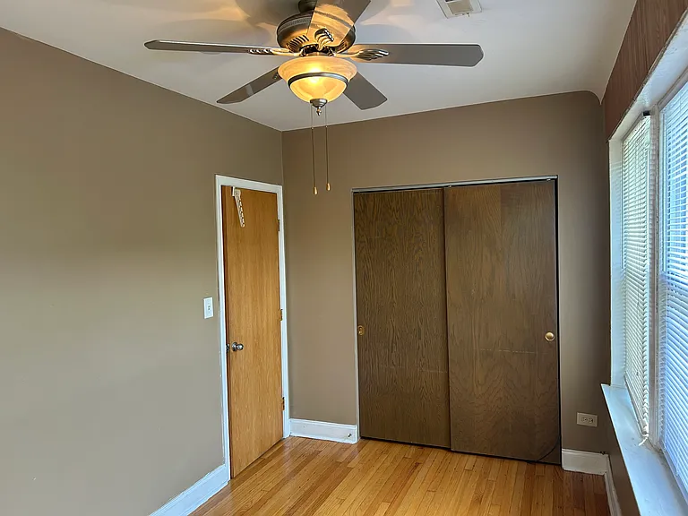1520 W 80th St #3 — Photo 9