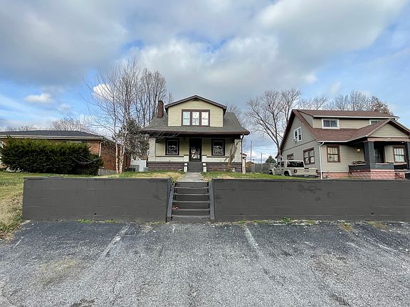 3rd image of 902 N Clark Blvd