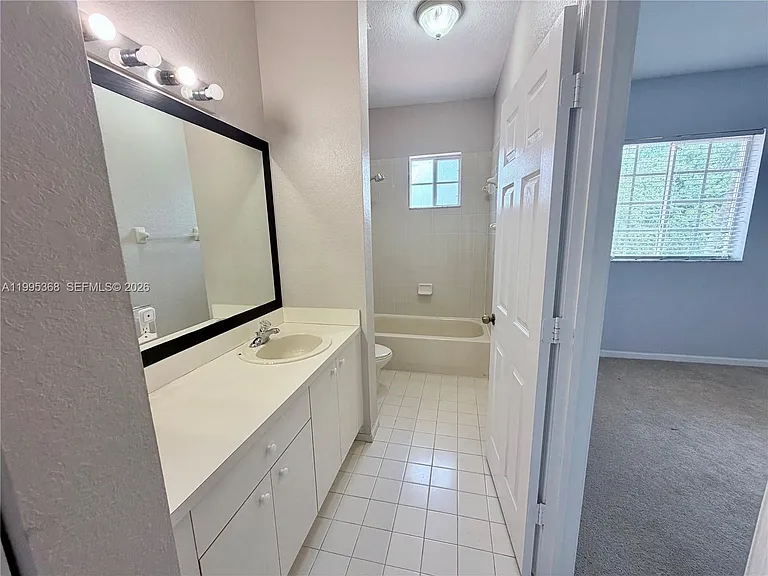 5747 Isles Cir #5747 — Photo 13