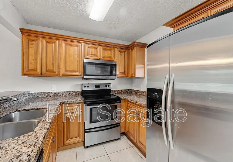 1543 Lake Crystal Dr #G — Photo 14