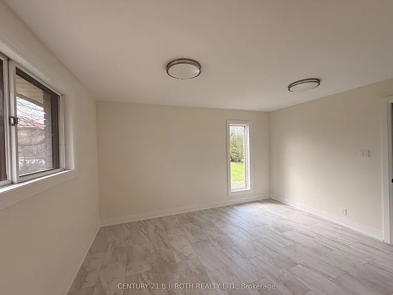 48 King St — Photo 3