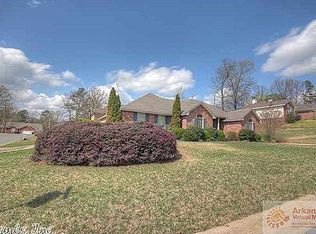 2 Ridgeton Ct, Little Rock, AR 72211