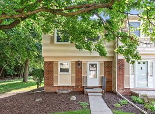 5232 Breeze Hill Pl, Troy, MI 48098