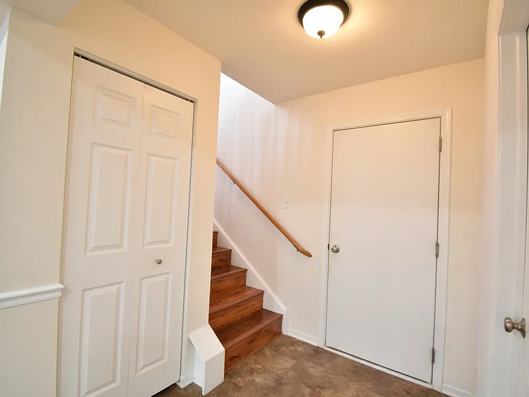 Neudearborn Ln — Photo 15