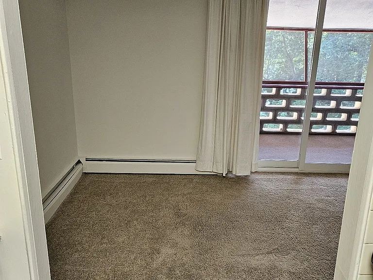 Lake Club Apartments — Photo 42