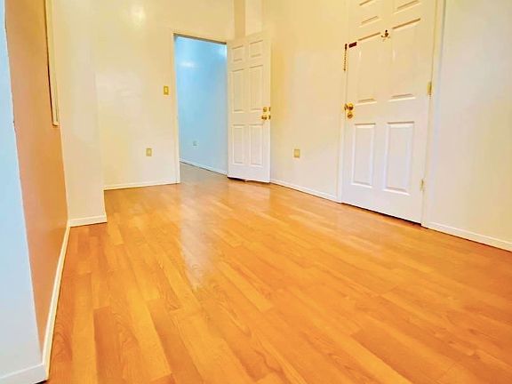 4th image of 684 Lorimer St #1B