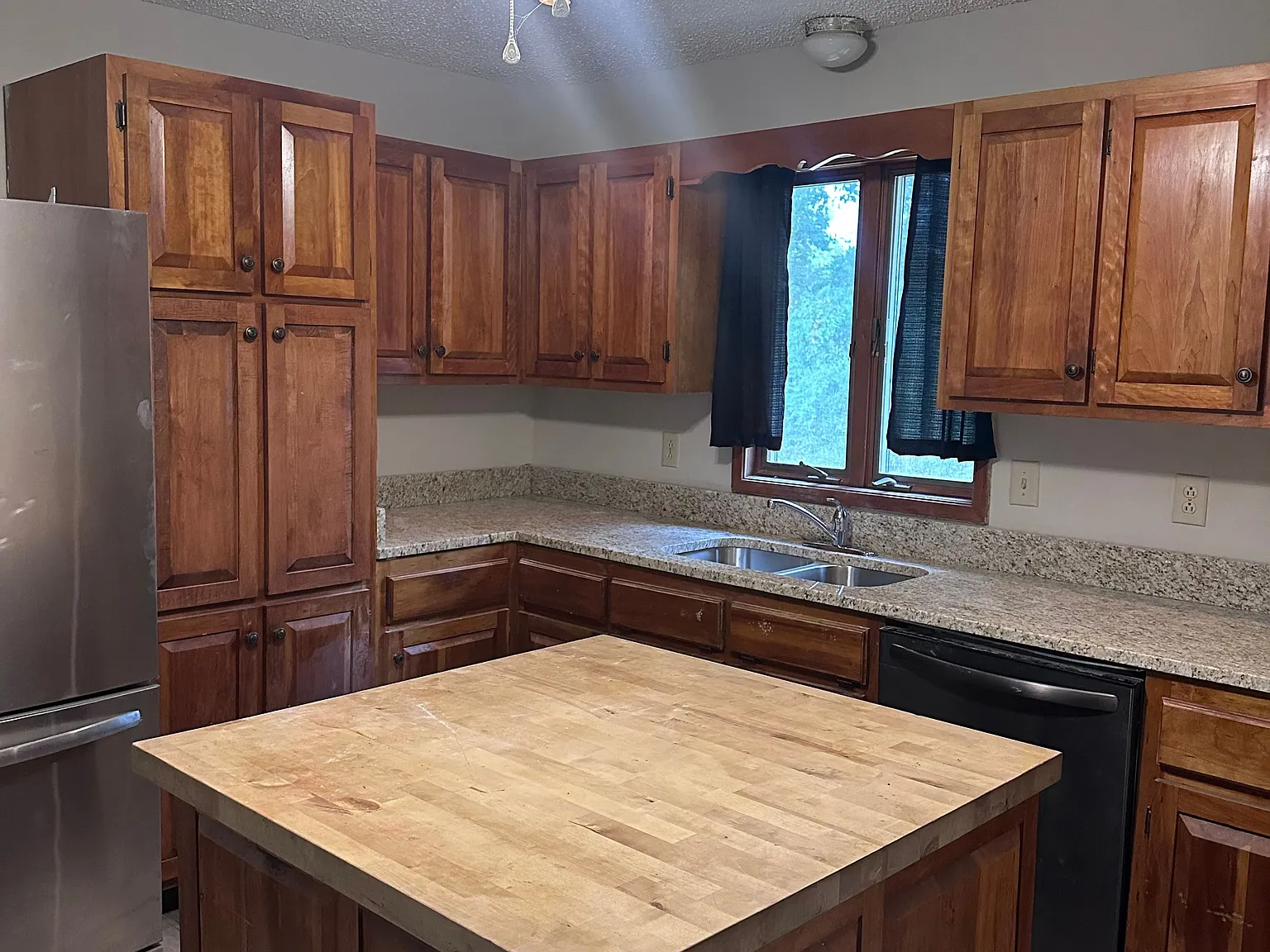 3 bed, 2.0 bath, 1480 sqft, $1,800 — Photo 4