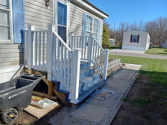 2nd image of 10 Oak Dr