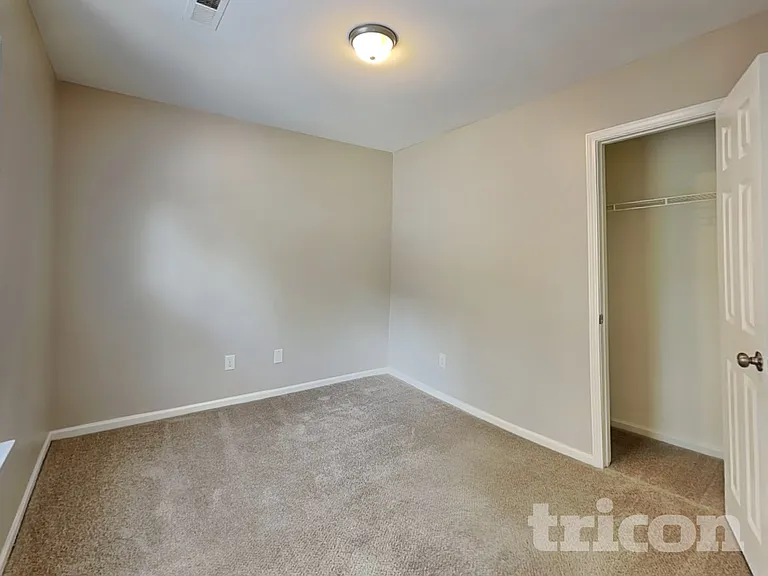 7503 Hollywood St — Photo 9