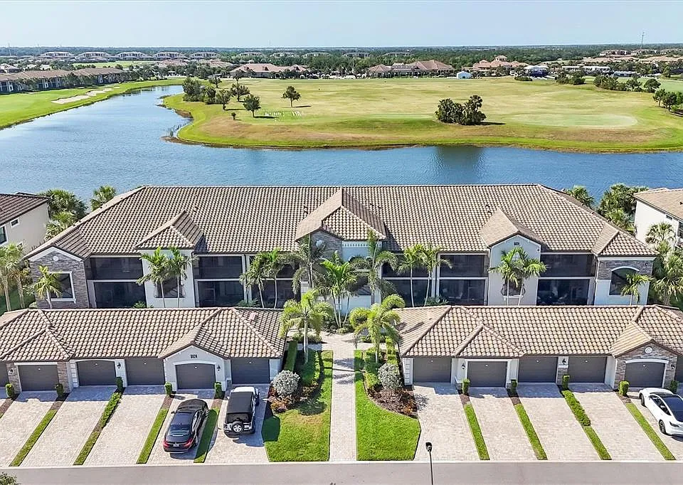 5624 Palmer Cir #105