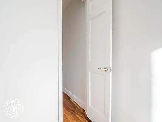 Rented by MySpaceNYC | media 15