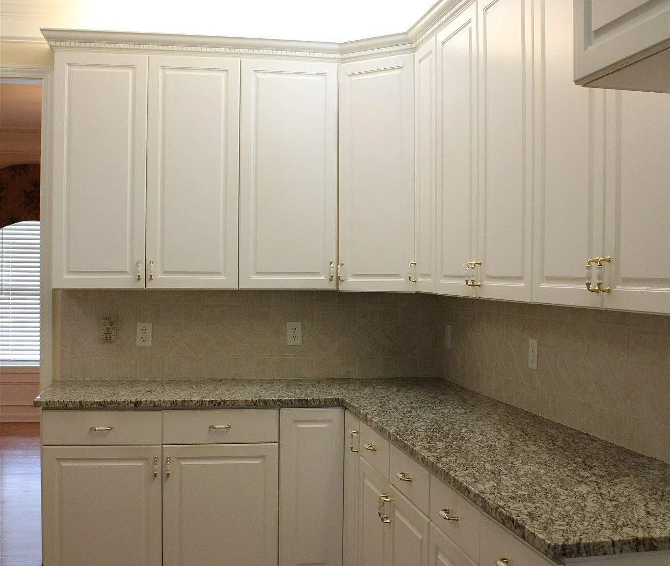 5 bed, 3.5 bath, 3756 sqft, $2,600 — Photo 4