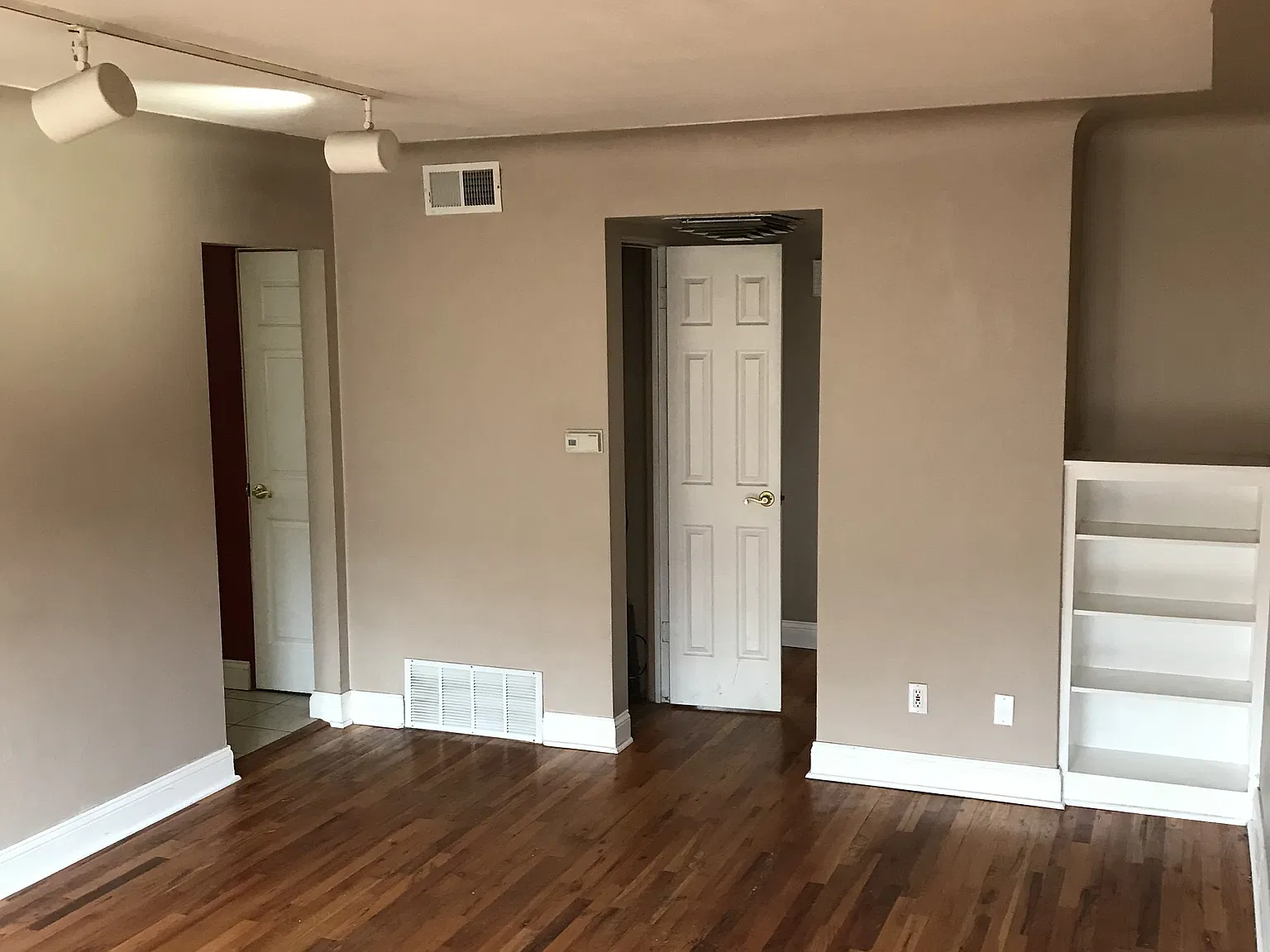 1 bed, 650 sqft, $1,100 — Photo 2