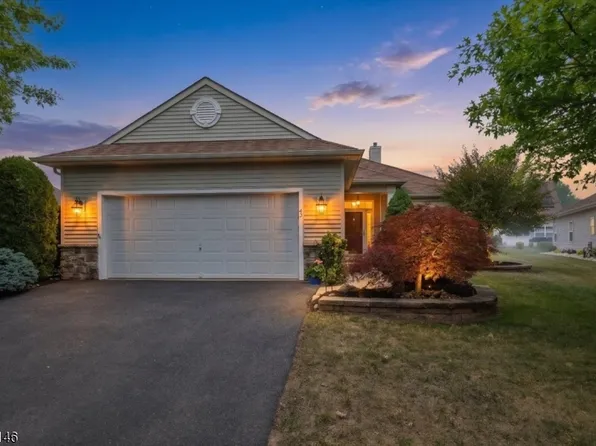 43 Renaissance Blvd, Franklin Twp., NJ 08873