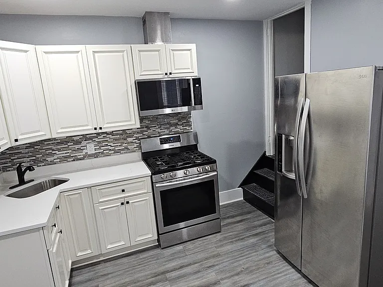 244 W Douglass St — Photo 6