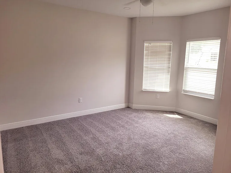 556 NW 259th Ter — Photo 15