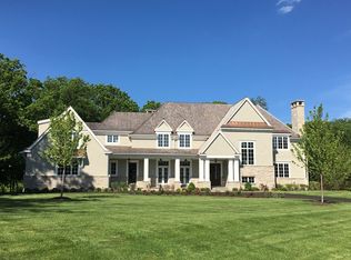 570 Lansdowne Ln, Lake Bluff, IL 60044