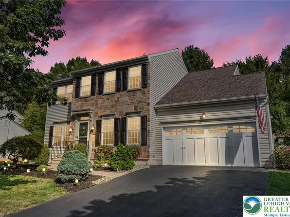 2611 Fieldview Dr, Macungie, PA 18062