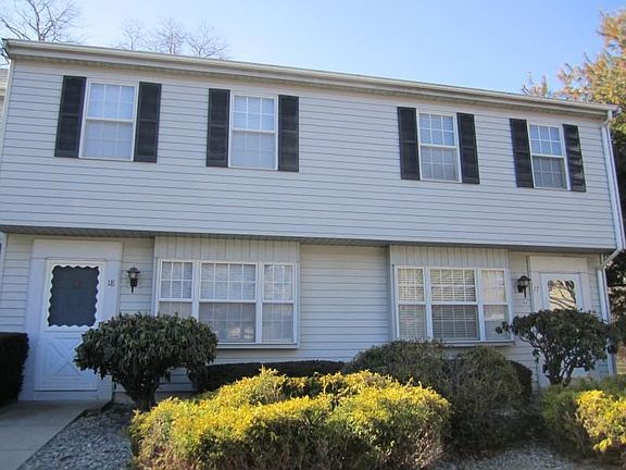 Exquisite! Creampuff Two bedroom
        Townhouse