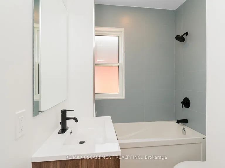 127 Victoria Ave S #6 — Photo 26