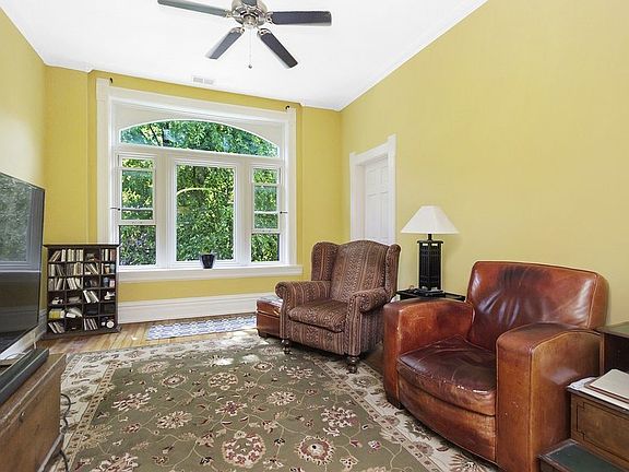 5th image of 1653 N Bell Ave #3