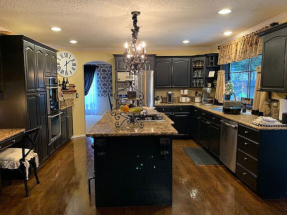 5th image of 16520 SE 34th Way