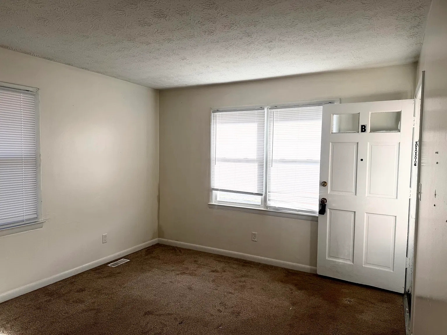 2 bed, 1.0 bath, 774 sqft, $995 — Photo 3