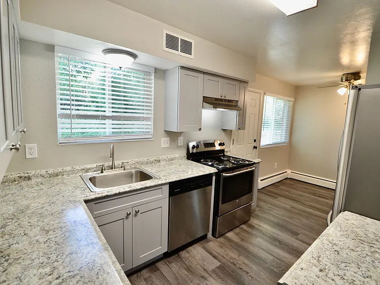 5705 S Pearl St — Photo 1