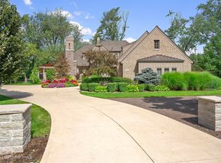 516 Ridgemoor Dr, Willowbrook, IL 60527