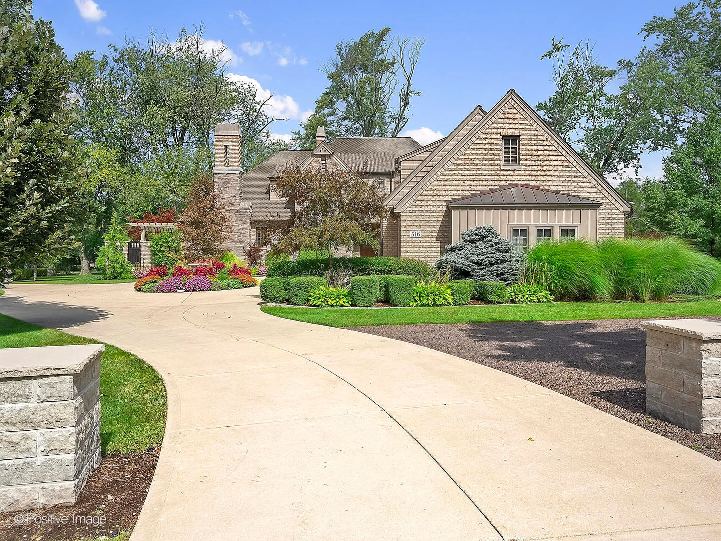 516 Ridgemoor Dr photo 1