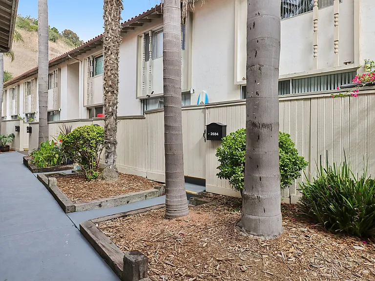 La Jollan Townhomes — Photo 59